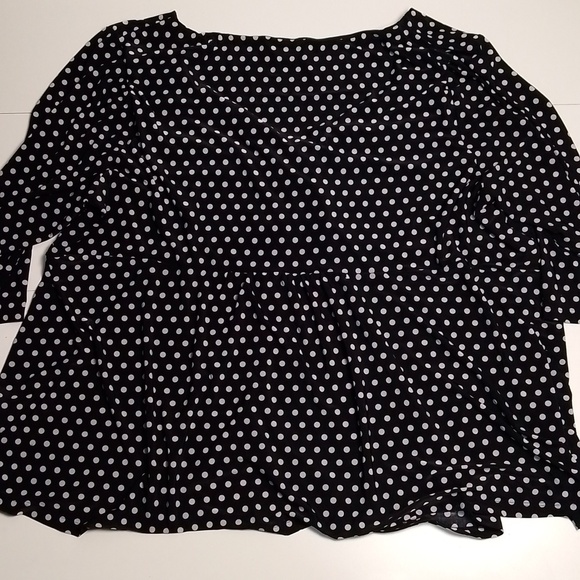Igigi plus size polka dot 30/32 top with twist at chest. 3/4 length sleeves - Picture 5 of 5